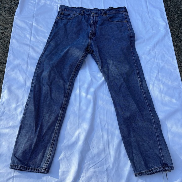 Levi's Men's 38/32‎ 505 Classic Medium Blue Jean Straight Leg - Picture 2 of 5
